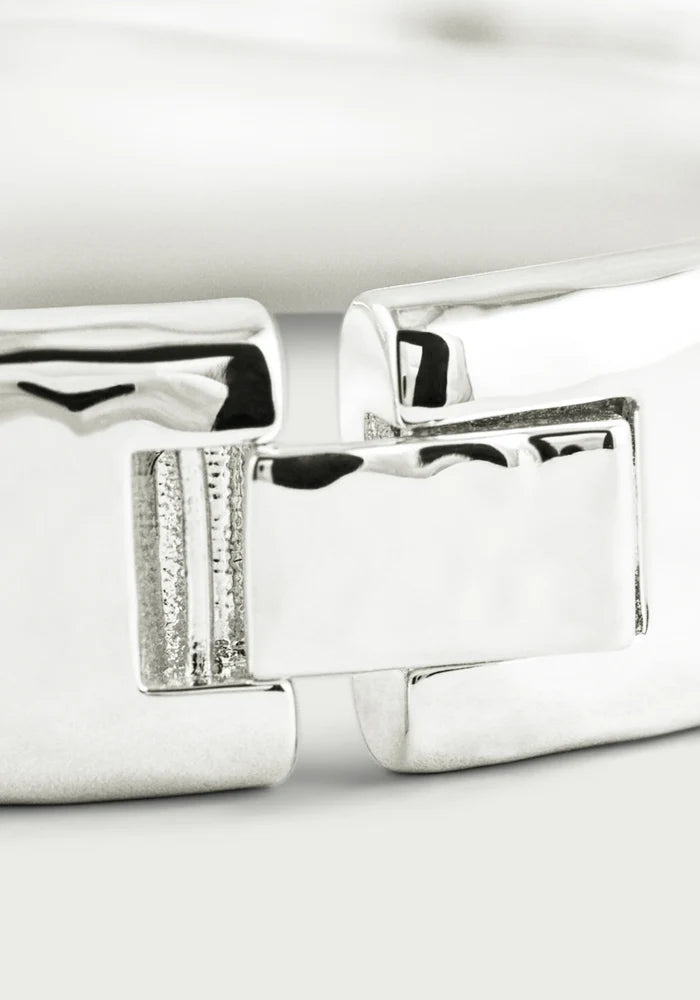 Anabel Aram Farrier Wide Hinged Bangle -Silver