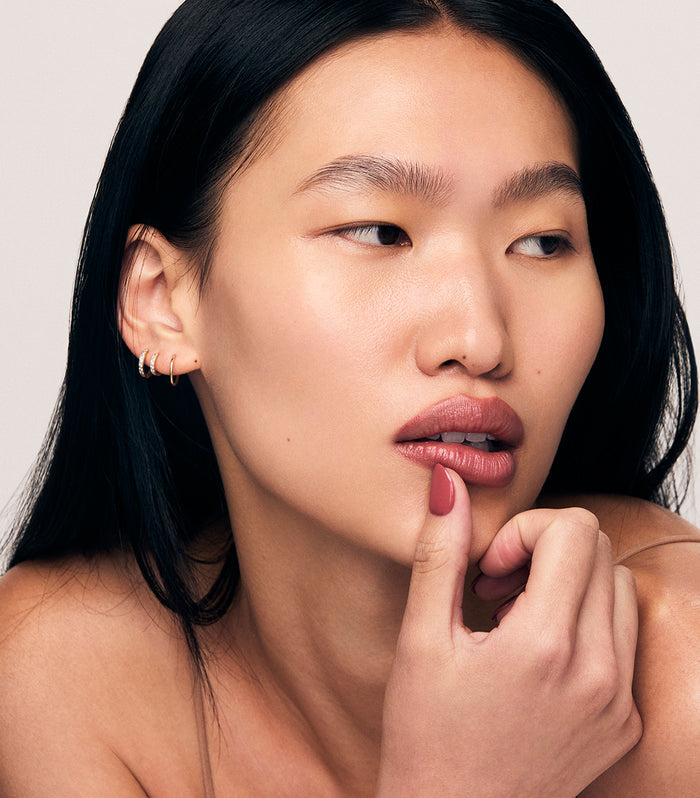 Continuum Lip Liner in Equilibrium