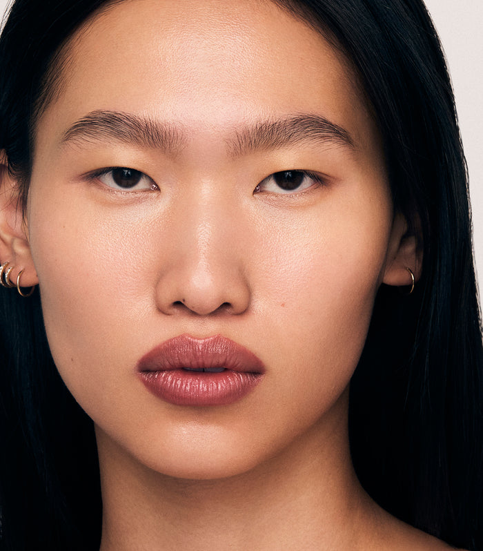Continuum Lip Liner in Equilibrium